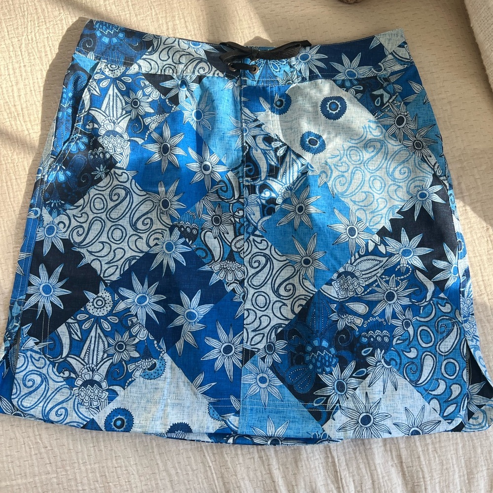 Ripskirt Hawaii Blue Patchwork Floral Sport Skirt size M (length between 1 &2)